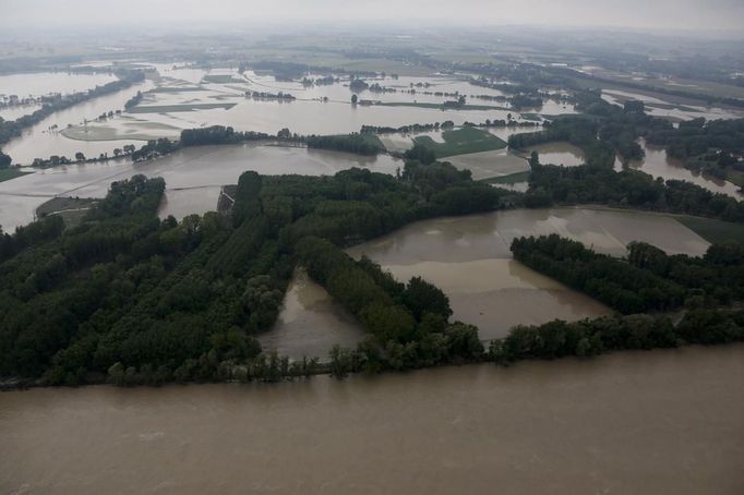 Takto to vypadalo o den dříve - 4. června v okolí města Pasova, které leží na jihu Německa nedaleko hranic s Rakouskem. Katastrofální povodně tu nezpůsobila jen Dunaj, ale i ostatní vodní toky - například řeky Inn a Ilz.