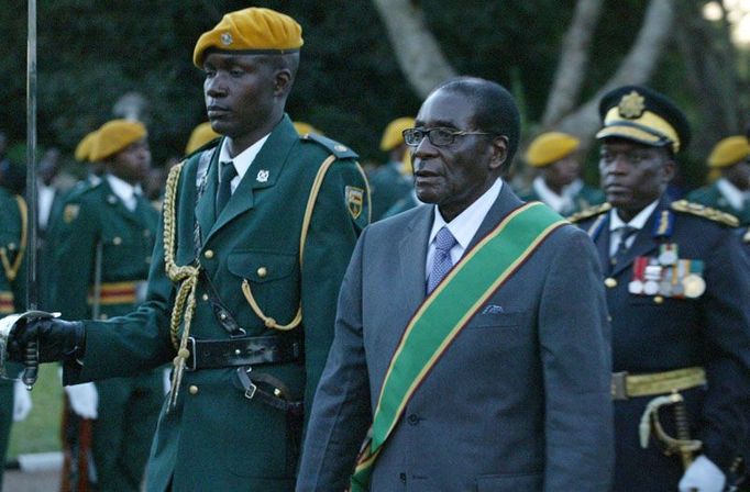 Robert Mugabe - právě inaugurován do funkce zimbabwského prezidenta.