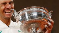 Nadal získal neuvěřitelnou třináctou trofej z pařížského grandslamu. S celkovými dvaceti grandslamovými tituly vyrovnal bilanci Rogera Federera a mohl se s chutí zakousnout do slavného Poháru mušketýrů.