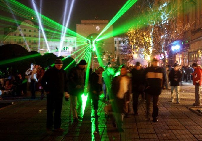 V Temešváru, třetím největším rumunském městě ležícím osmdesát kilometrů od hranic s Maďarskem, uspořádala radnice celovečerní kulturní program na náměstí zakončený hodinovou světelnou a hudební show.