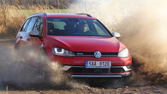 I přes téměř osmiprocentní pokles zájmu o VW Golf zůstal tento model suverénně nejprodávanějším v Evropě. Na snímku jeho terénní verze Alltrack.