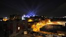 A view of Hackney Wick as flood lights are tested at the Olympic stadium, London, July 15, 2012. Hackney Wick, which is situated next to the London 2012 Olympic Games site, is a growing cultural centre for artists and musicians in east London. Picture taken July 15, 2012. REUTERS/Paul Hackett (BRITAIN - Tags: SPORT OLYMPICS TRAVEL) ATTENTION EDITORS PICTURE 24 OF 24 FOR PACKAGE 'AN ARTISTIC OLYMPIC COMMUNITY' SEARCH 'HACKNEY WICK' FOR ALL IMAGES Published: Čec. 19, 2012, 10:23 dop.