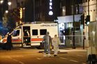 Mladík, který v Londýně ubodal ženu, byl obviněn z vraždy. Terorismus policisté vyloučili