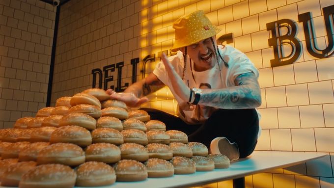 Reklamní videoklip McDonald's s Přemkem Forejtem se inspiroval u německého hypermarketu