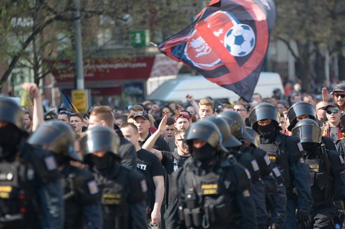 Pochod fanoušků Sparty před fotbalovým derby Slavia vs. Sparta