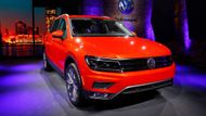 Volkswagen Tiguan Allspace – Tiguan se předvedl v prodloužené podobě a poprvé nabízí také místo pro sedm cestujících. Jestli si myslíte, že jde v podstatě o převlečenou Škodu Kodiaq, tak máte naprostou pravdu.