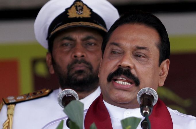 Srílanský prezident Mahinda Rajapaksa promlouvá během oslav 60. výročí vyhlášení nezávislosti v Colombu