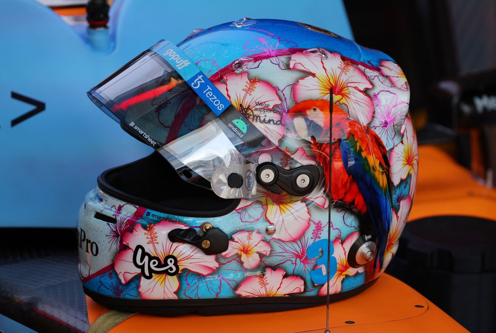 Helma pilota týmu McLaren Daniela Ricciarda ve VC Miami formule 1 2022