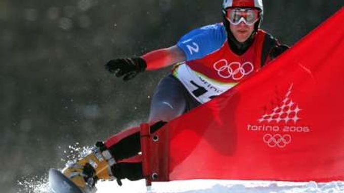 Švýcarský snowboardista Simon Schoch vyhrál olympijský paralelní slalom.