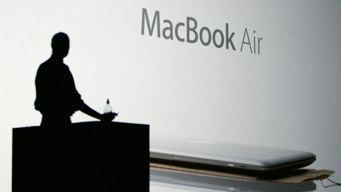 Dokud prezentoval výrobky firmy Apple Steve Jobs, bylo vše v pořádku. Teď není