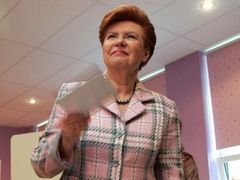 Volila také lotyšská prezidentka Vaira Vike-Freiberga