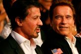 Podívat se na souboj o titul přišel i představitel filmového boxera Rockyho Sylvester Stallone, kterému doprovod dělal další holywoodský silák a současný guvernér Kalifornie Arnold Schwarzenegger.