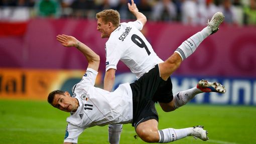 Miroslav Klose a Andre Schuerrle během utkání Německo - Řecko ve čtvrtfinále Eura 2012.