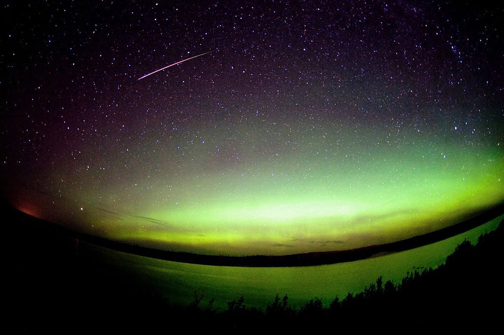 5/12| Fotogalerie: Pohledťe na nebe, padají Perseidy!