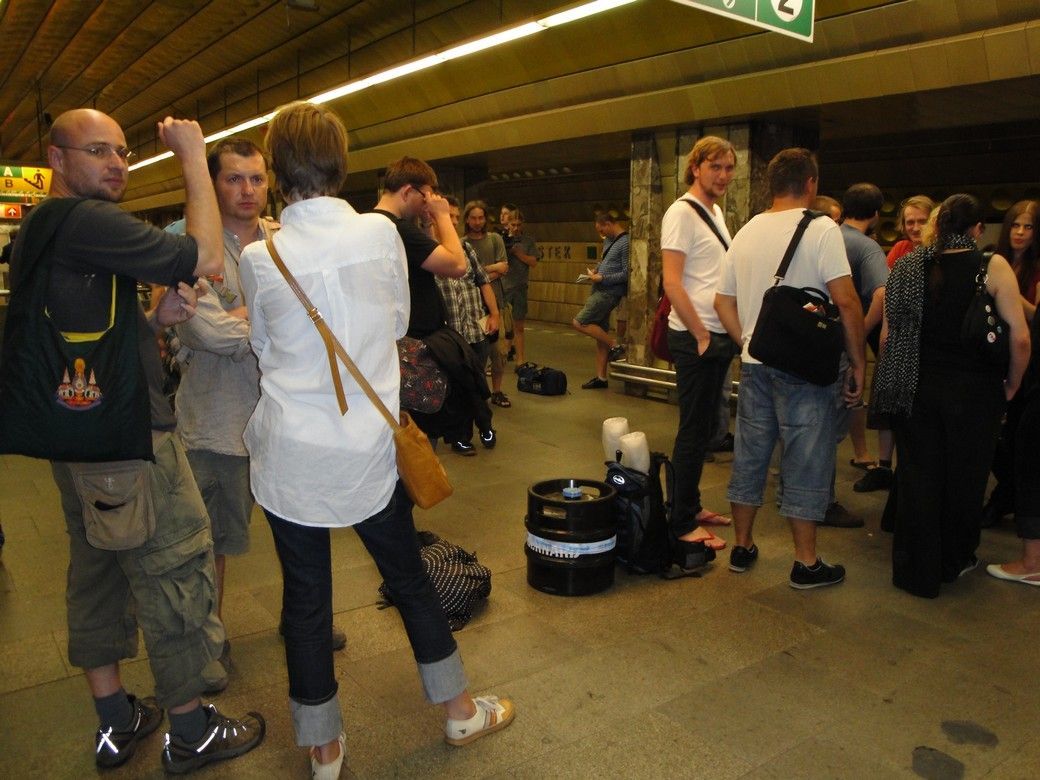 Protest proti stávce v metru Dejvická