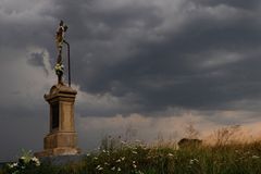 Čechy a Vysočinu zasáhnou silné bouřky, na Šumavě a v Brdech se můžou rozvodnit toky