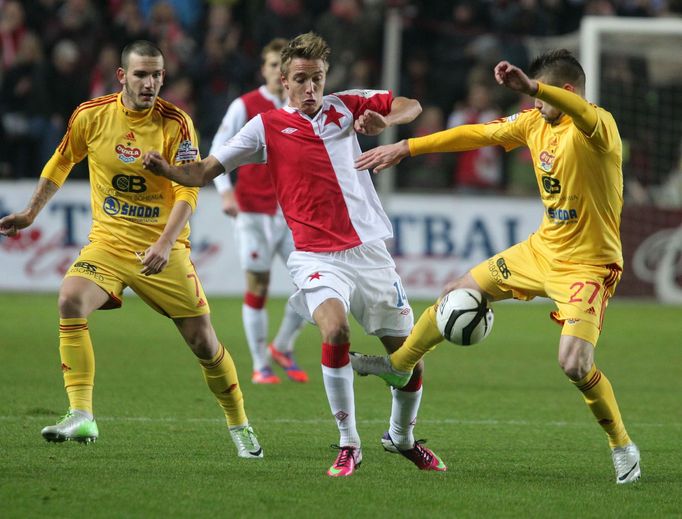 Fotbal, Gambrinus liga, Slavia - Dukla: Ondřej Petrák (14) - Vojtěch Přeučil (7) a Luboš Kalouda (27)