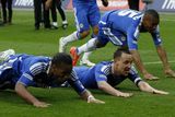 JKohn Terry a spoluhráči z Chelsea se radují po skončení finále