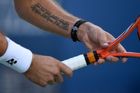 Tetování Stana Wawrinky lákalo pozornost televizních kamer i fotoaparátů také na US Open. Švýcarský tenista si na levou ruku nechal zvěčnit filozofický citát irského avantgardního literáta Samuela Becketta: "Zkoušej. Selži. Zkoušej znovu. Selži znovu. Selži lépe."