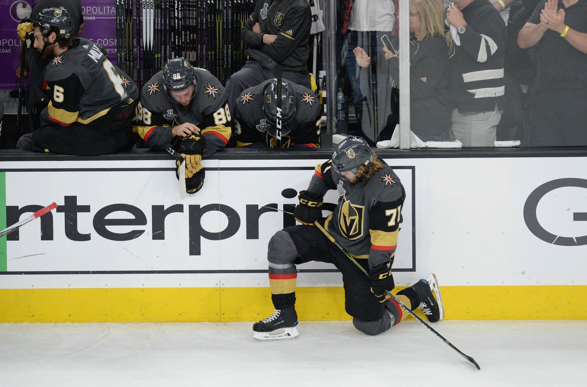Smutní hráči Vegas po prohraném finále Stanley Cupu 2018