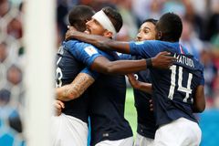 Francie vydřela výhru nad Austrálií i díky videu, Peru zahodilo šance i penaltu