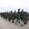 Ukrajina - letiště Belbek - ukrajinští vojáci - 4. 3. 2014