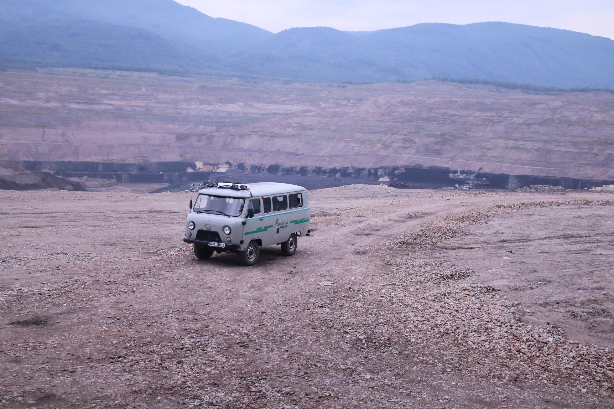 UAZ 2206 Buchanka Mostecko lom uhlí