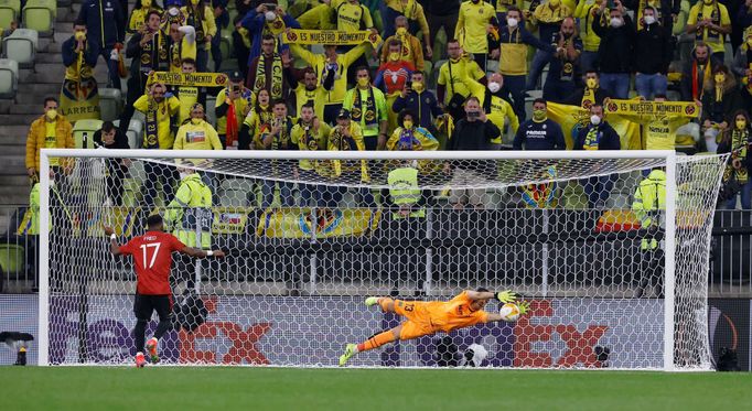 Soccer Football - Europa League Final - Villarreal v Manchester United - Polsat Plus Arena Gdansk, Gdansk, Poland - May 26, 2021 Manchester United's Fred scores a penalty