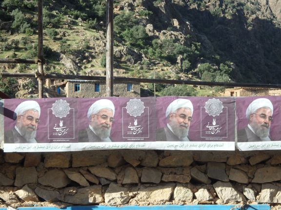 Hasan Rúhání na předvolebních plakátech v kurdské vesnici Palangán.