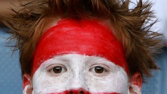 A young Austrian national soccer team supporter is seen during the international friendly soccer match against Malta in Graz May 30, 2008. Picture taken May 30, 2008. (EURO 2008 Preview) REUTERS/Robert Zolles (AUSTRIA)