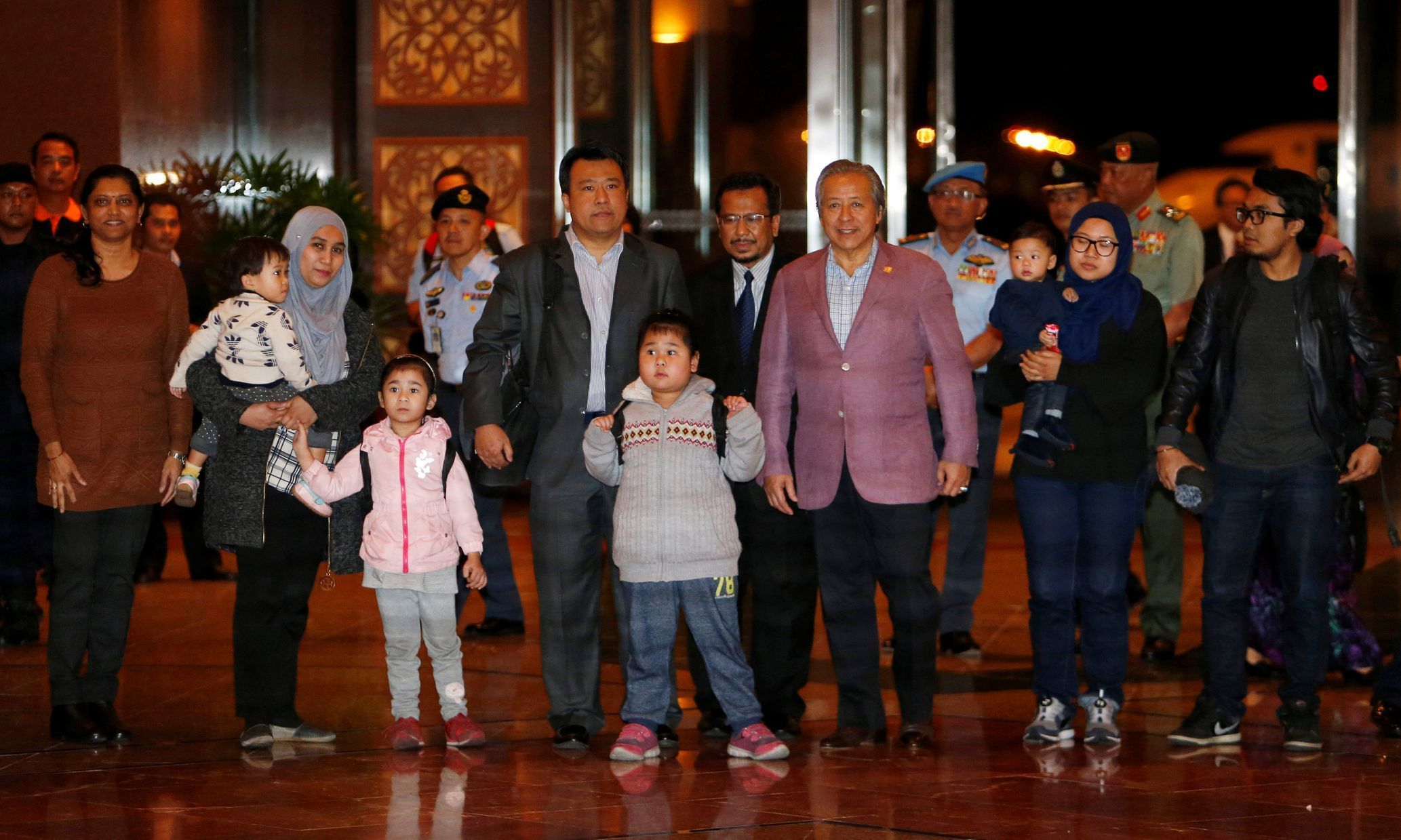 Devět Malajsijců se vrátilo do vlasti