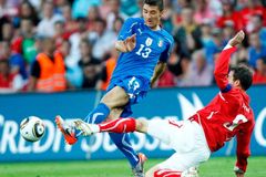 Švýcarům se před MS v Jižní Africe zranil kapitán Frei