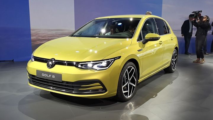 Volkswagen odhalil osmý Golf. Kontroverzní design doplňuje technika nové Octavie
