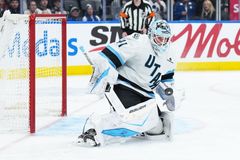 Nečas a Hronek bodovali proti sobě. Nevšední zápis českého brankáře výhru nepřinesl