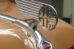 Toyota 75 let vyrábí auta. Začínala se šicími stroji