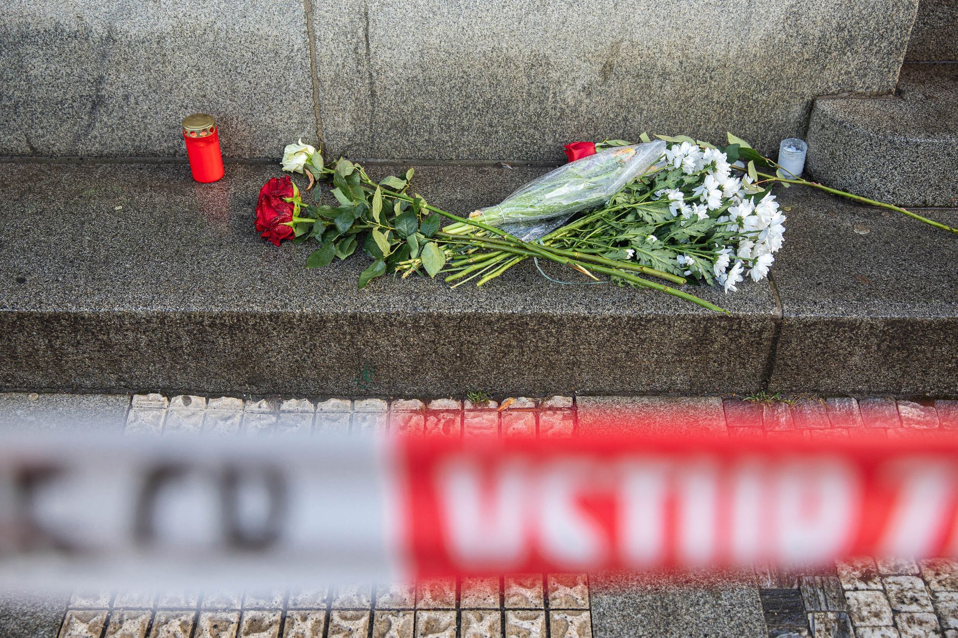 Filozofická fakulta v Praze, den po střelbě, při které zahynulo 14 lidí