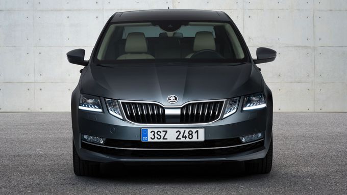 Nová Škoda Octavia má dělená přední světla a přepracovaný interiér