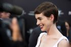 Anne Hathaway míří do Spielbergovy Robopocalypsy