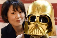 Japonský zlatník vytvořil poklad: Zlatou masku Darth Vadera