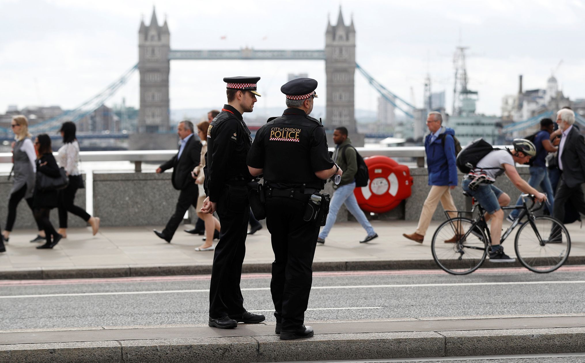 Национальная безопасность великобритании. Полиция Великобритании. Британский полицейский. Полицейский в Лондоне. Лондон Британская полиция.