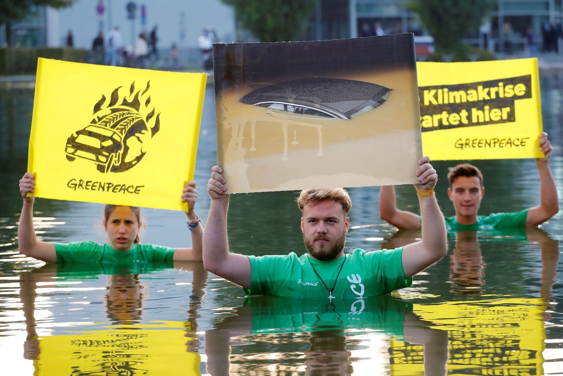 Aktivisté most autosalon Mnichov 2021