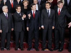 Skupinové foto na čtvrtečním bruselském summitu Evropské unie.