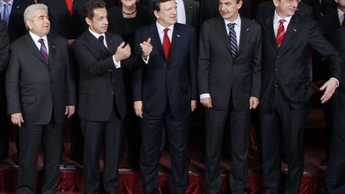 Rodinné foto z prvního dne summitu.