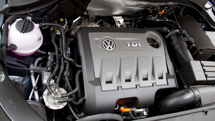 Brusel podezírá BMW, Daimler a VW z omezení konkurence. Kvůli dohodě o čištění emisí