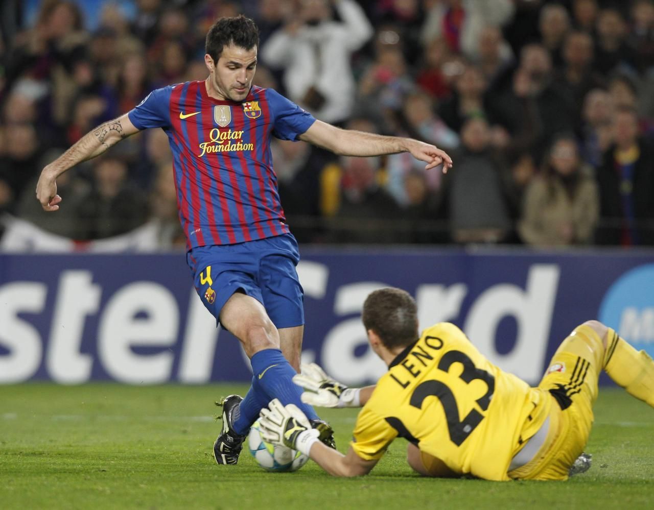 Fabregas v zápase Barcelona - Leverkusen