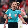 Rozhodčí Bartosz Frankowski v zápase 2. kola nadstavby F:L Slavia Praha - Viktoria Plzeň