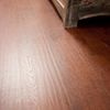 Vinylová podlaha s dekorem ručně hoblovaného dřeva