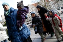 Německo přestane uznávat polygamii u přistěhovalců. Naše zákony musí dodržovat každý, říká ministr