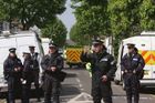 Britové zadrželi 25letou ženu podezřelou z terorismu