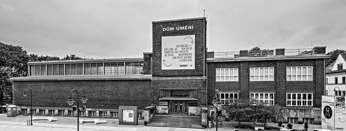 Fotografie z knihy Ostrava industriální a moderní (Martin Strakoš, Josef Horázný a Martin Štěrba)